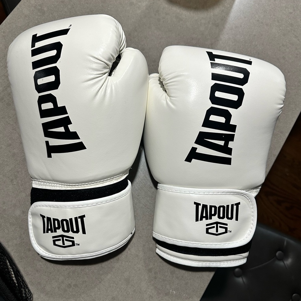 Boxing 🥊 gloves - Picture 6 of 6